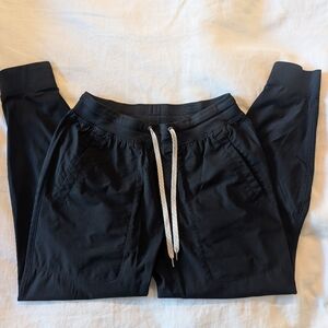 Meta Jogger in Black